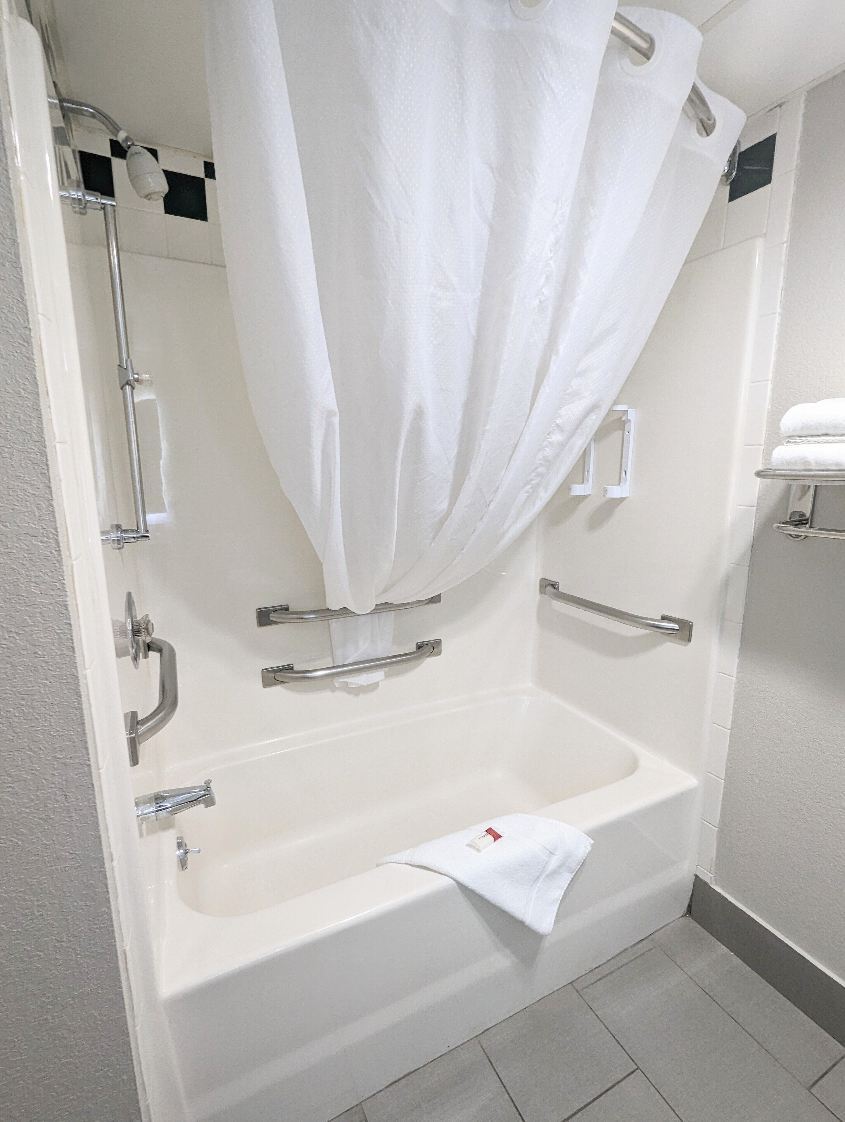 room, 1 queen bed, accessible, non smoking (bathtub w/ grab bars) | bathroom | free toiletries, hair dryer, towels, soap