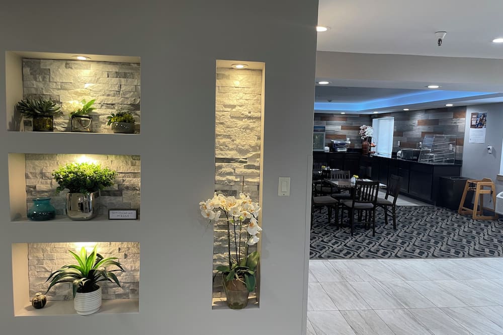 La Quinta Inn and Suites by Wyndham Cincinnati North