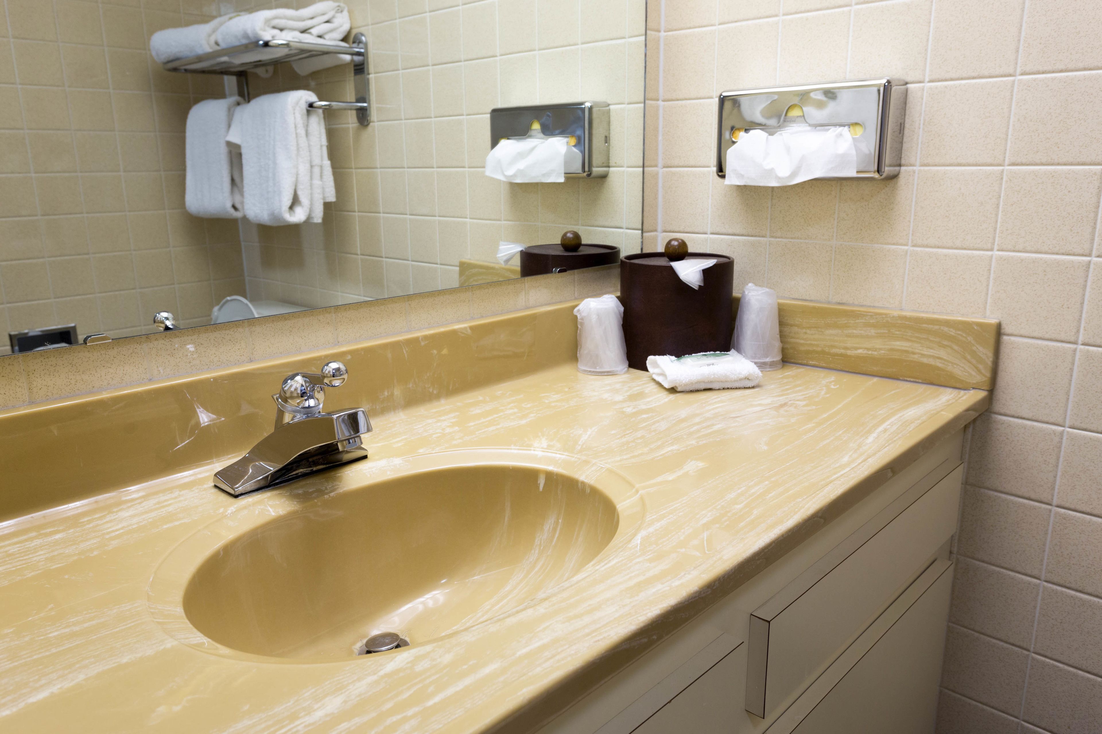 combined shower/bathtub, free toiletries, hair dryer, towels