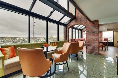 Saguão. Pear Tree Inn St. Louis Arnold