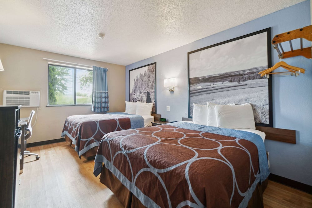 Super 8 by Wyndham Kenosha/Pleasant Prairie