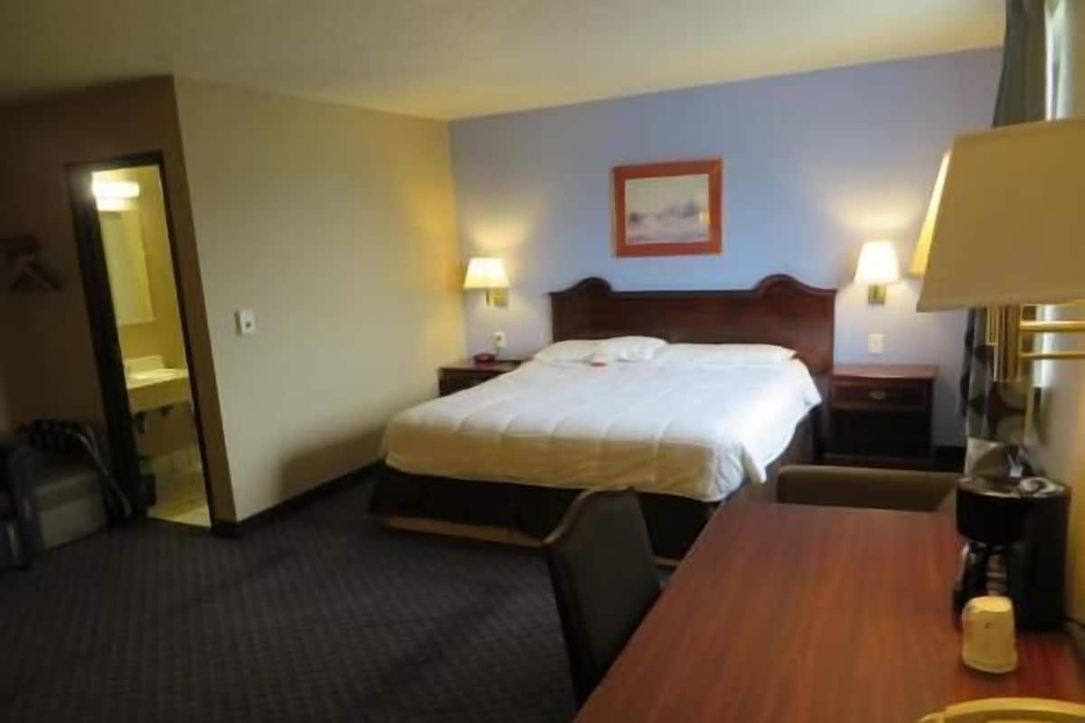 Premium bedding, desk, iron/ironing board, cribs/infant beds