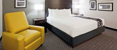 Phòng, 1 giường cỡ king, không hút thuốc | Bộ đồ giường cao cấp, bàn, màn/rèm cản sáng