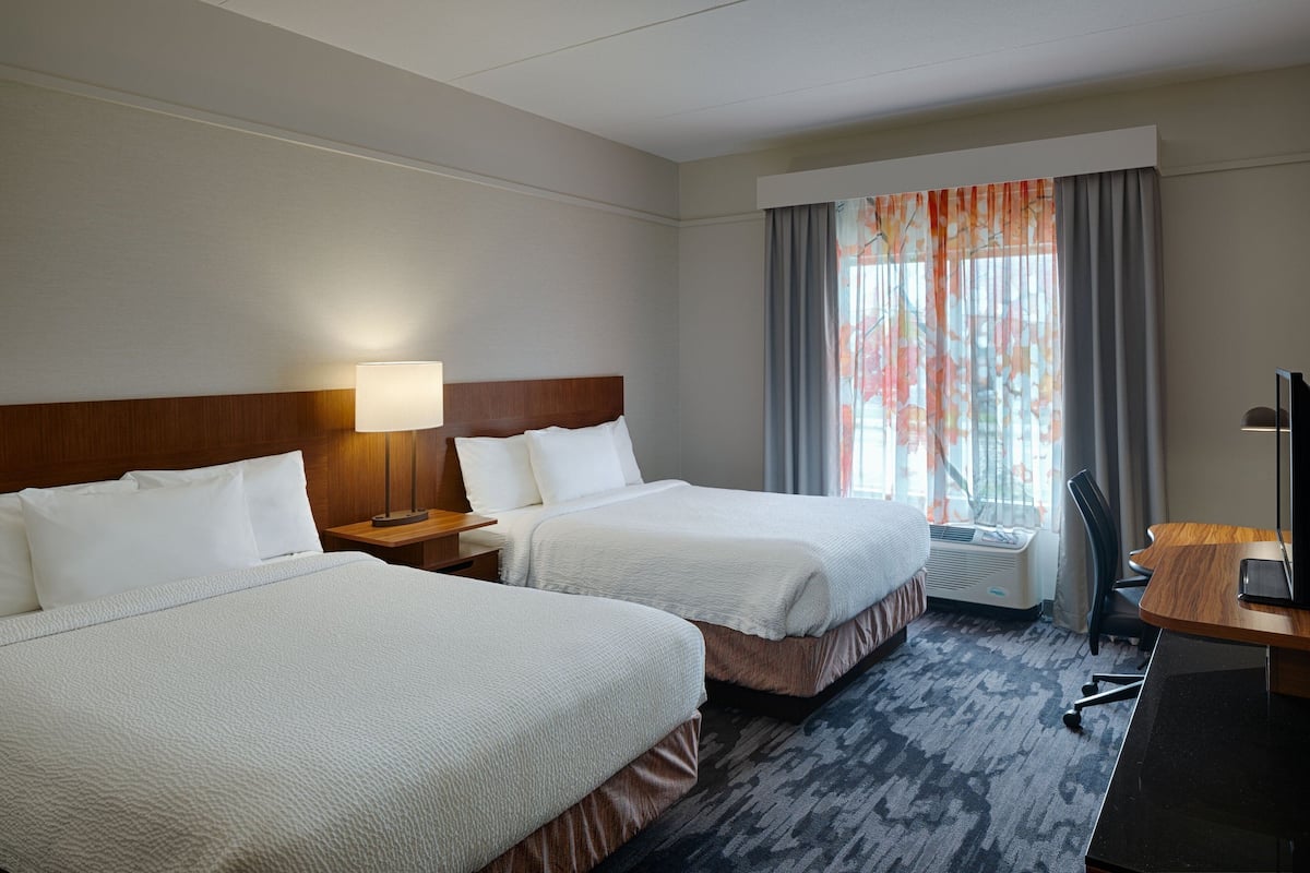 Ropa de cama de alta calidad y camas con pillow-top