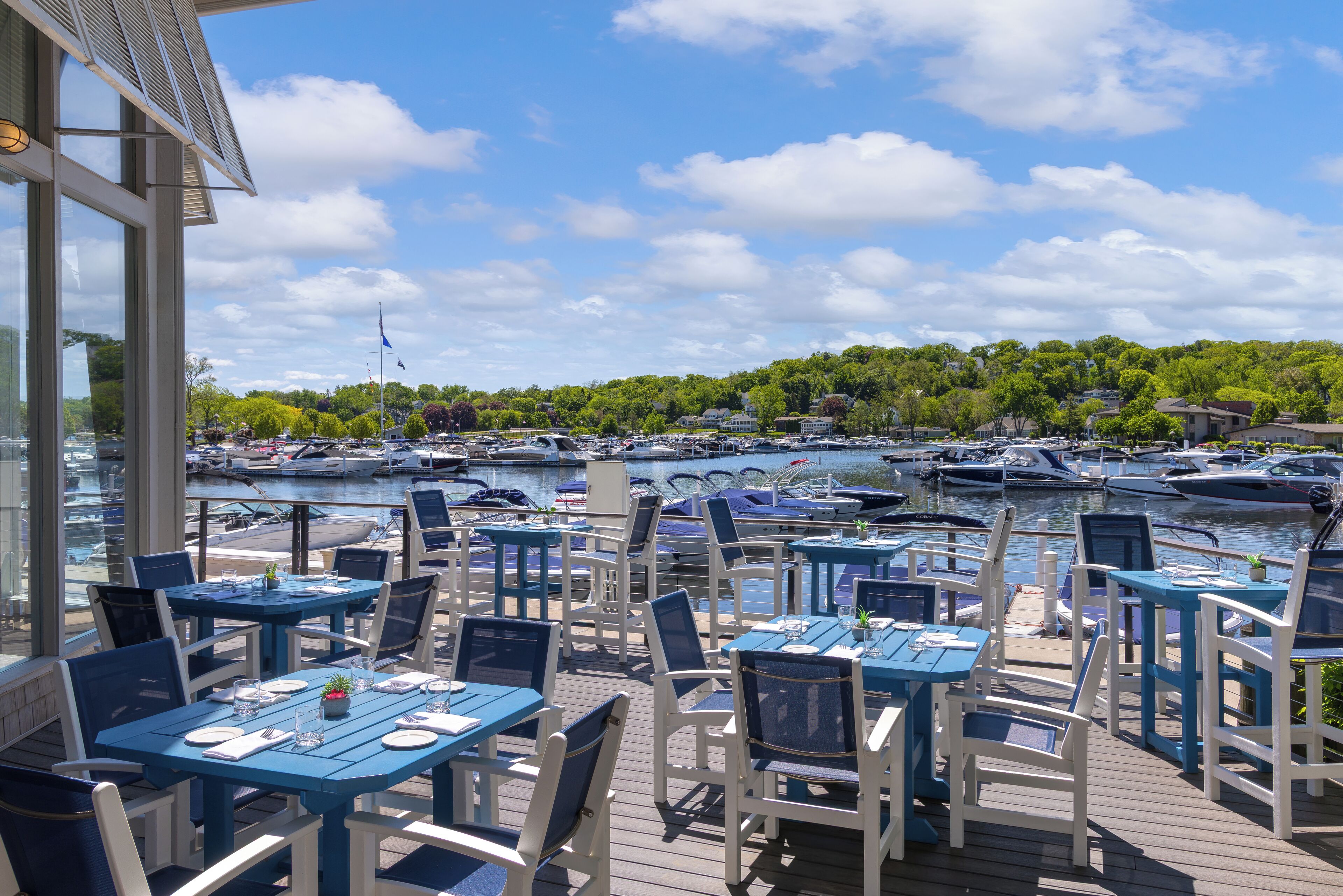 2 restaurants, serveren ontbijt, lunch, diner, Amerikaanse gerechten