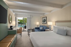 Premium bedding, in-room safe, desk, iron/ironing board - Abbey Resort and Avani Spa (Fontana)