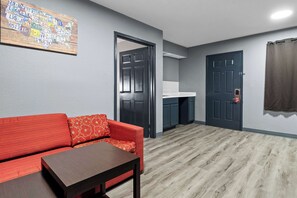 Habitación estándar, 2 camas Queen size, para no fumadores | Camas con pillow-top, escritorio y espacio para trabajar con laptop 