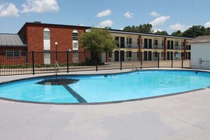 Seasonal outdoor pool - Econo Lodge Kennett (Kennett)
