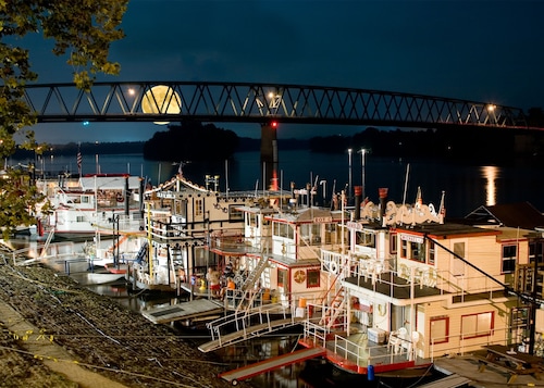 The Lafayette A grand Riverboat Era Hotel