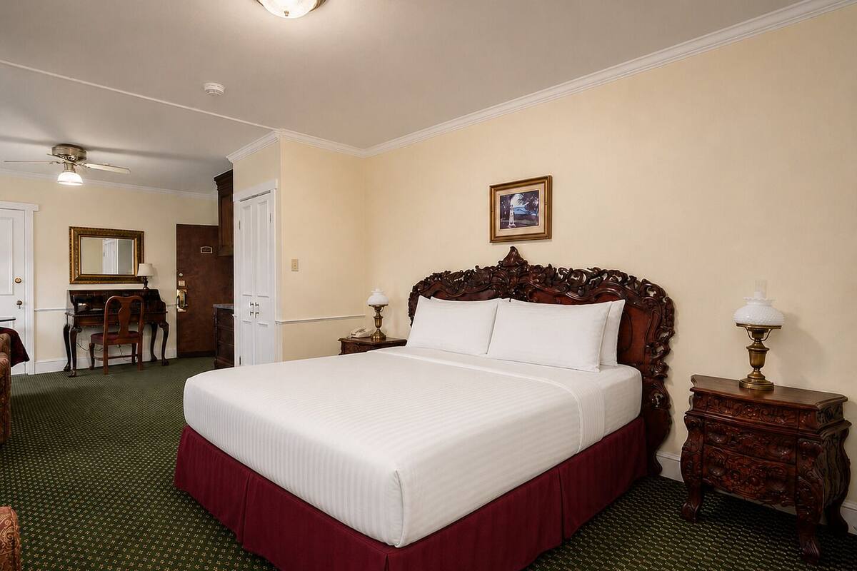 Room | In-room safe, desk, laptop workspace, iron/ironing board