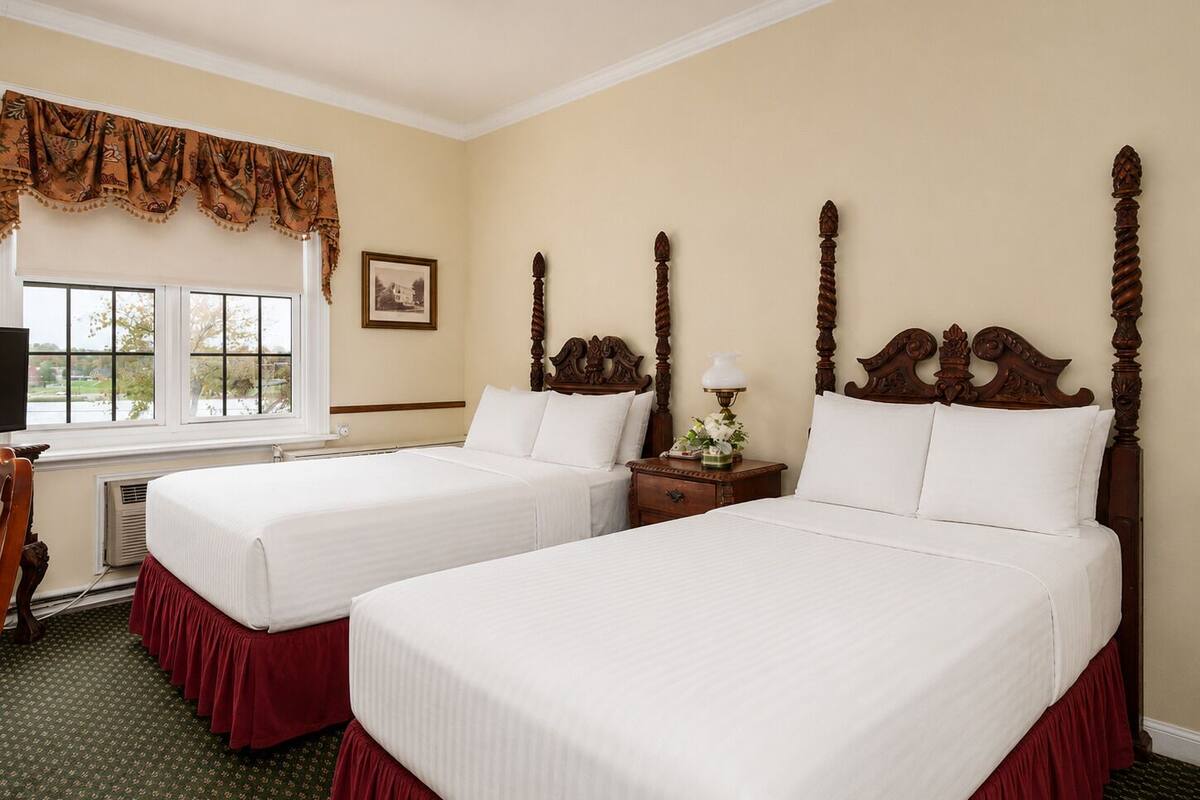 In-room safe, desk, laptop workspace, iron/ironing board