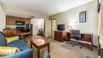 6 bedrooms, premium bedding, in-room safe, desk