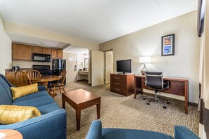 6 bedrooms, premium bedding, in-room safe, desk
