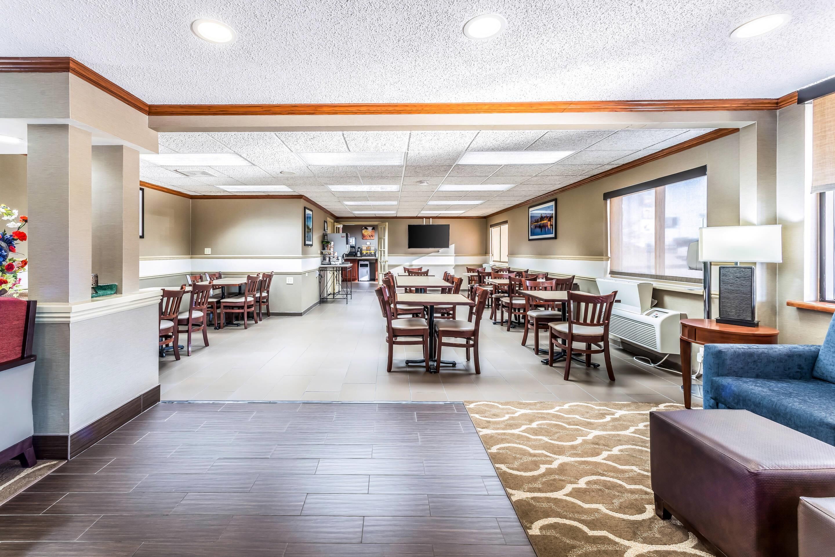 Free buffet breakfast 
