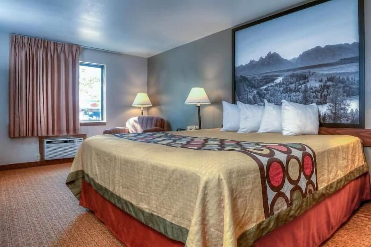 Free cribs/infant beds, free WiFi, bed sheets