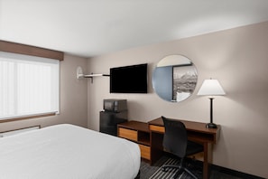 Room, 1 Queen Bed, Accessible, Non Smoking | Free cots/infant beds, free WiFi, bed sheets