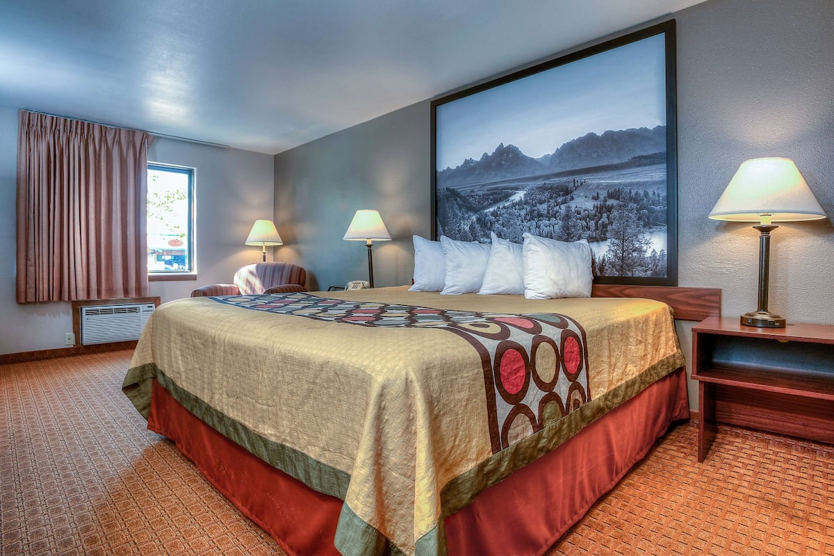 In-room safe, free cribs/infant beds, free WiFi, bed sheets