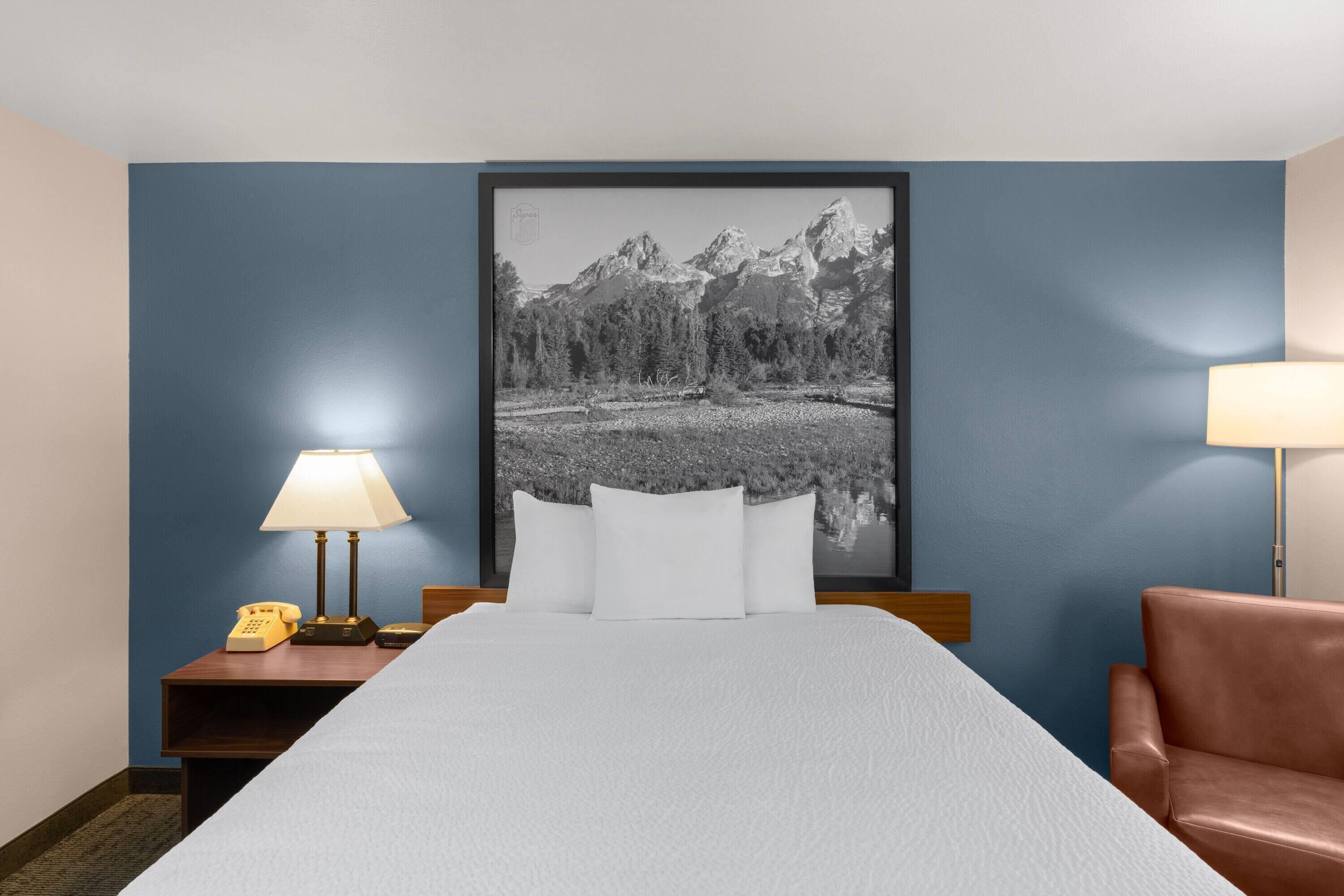 Quarto, 1 cama Queen, para não fumantes | Berços grátis, Wi-Fi de cortesia, roupa de cama