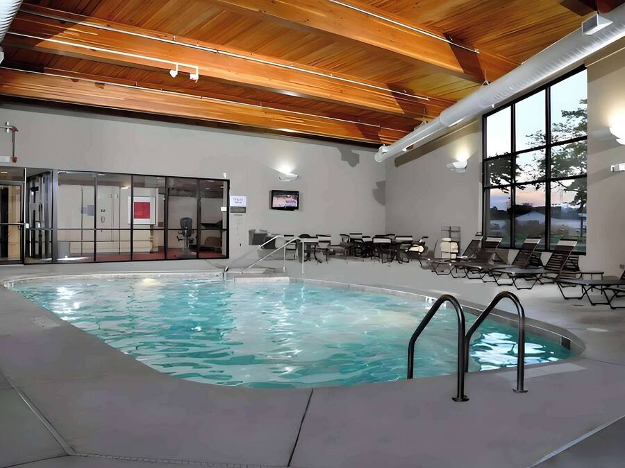 Piscina interna, piscina externa