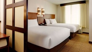 Premium bedding, pillow-top beds, desk, blackout curtains - Comfort Suites Milwaukee West (Milwaukee)