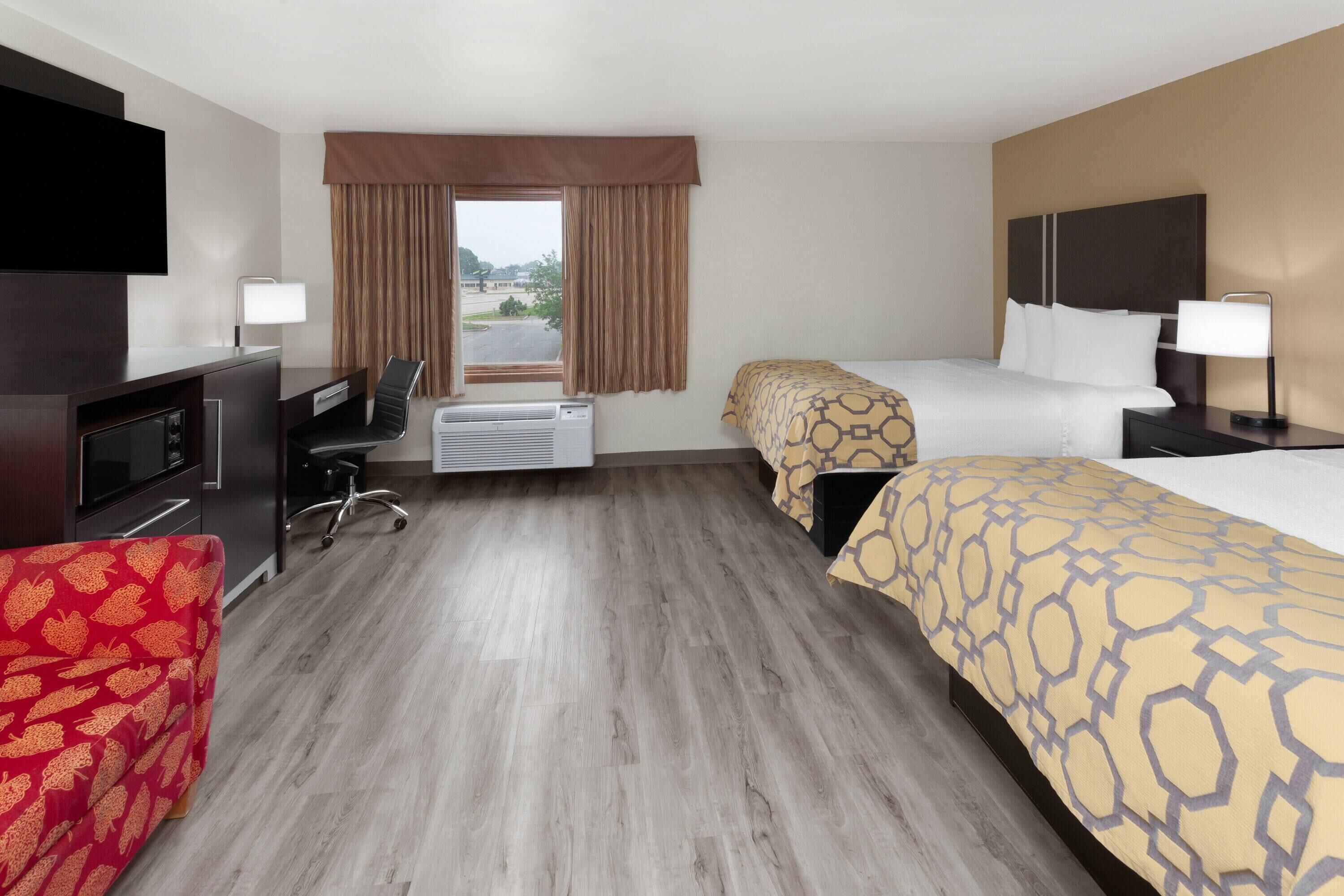 suite, multiple beds, non smoking | hypo-allergenic bedding, desk, blackout curtains, soundproofing