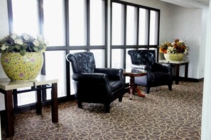Bar-salon dans le hall