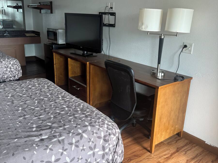 In-room safe, iron/ironing board, WiFi, bed sheets