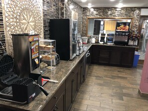 Free continental breakfast  - Americas Best Value Inn & Suites Sidney (Sidney)