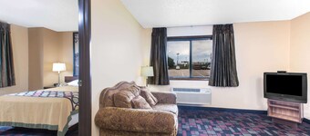 Super 8 by Wyndham Boonville