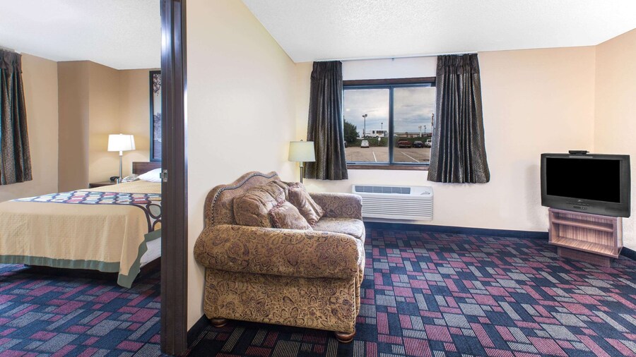 Super 8 by Wyndham Boonville