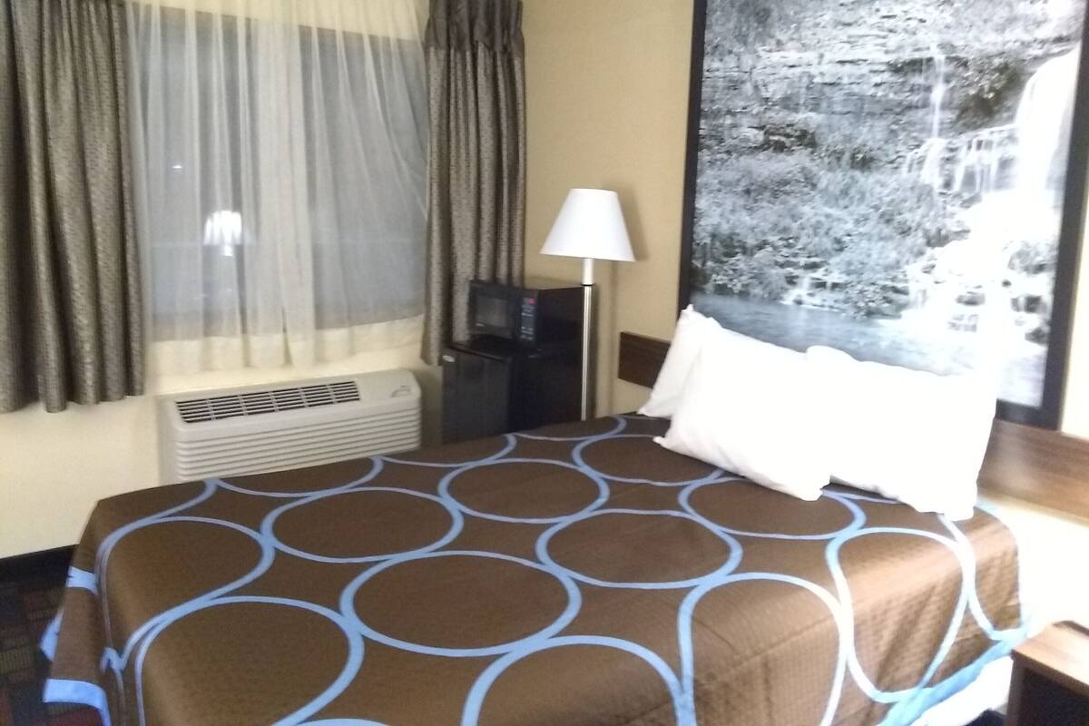 Escritorio, cunas gratuitas, camas extra y wifi gratis