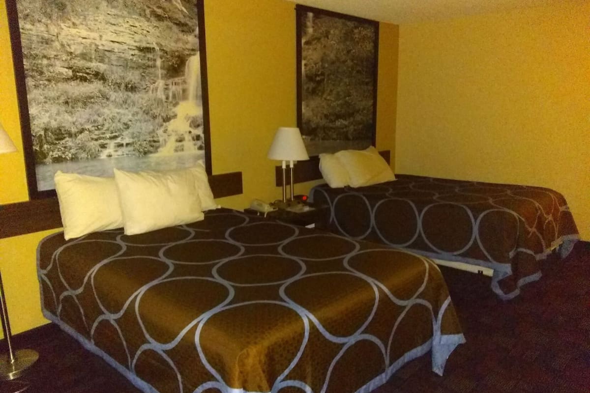 Escritorio, cunas gratuitas, camas extra y wifi gratis