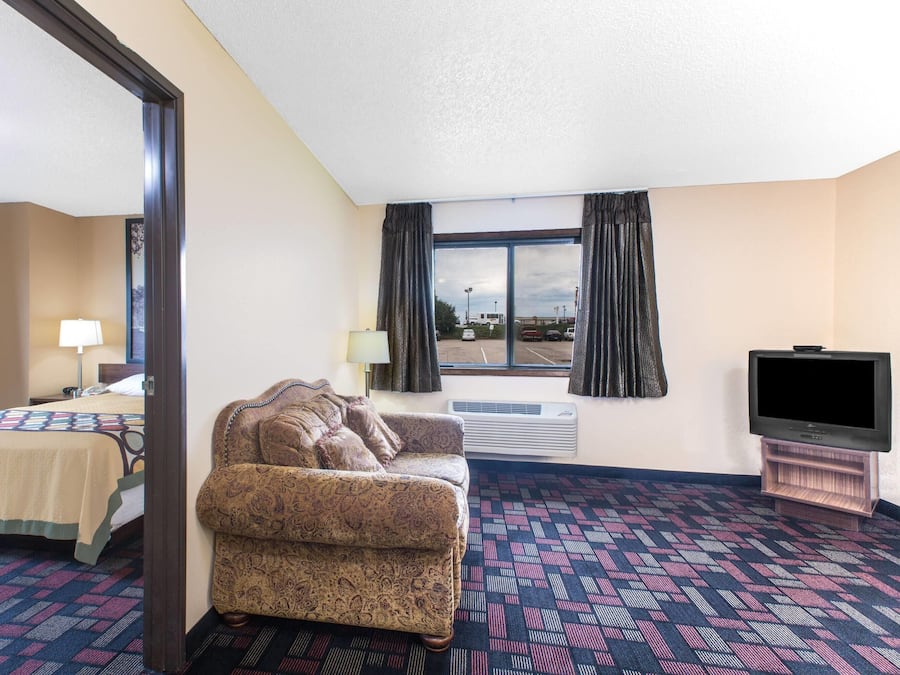 Desk, free cribs/infant beds, rollaway beds, free WiFi