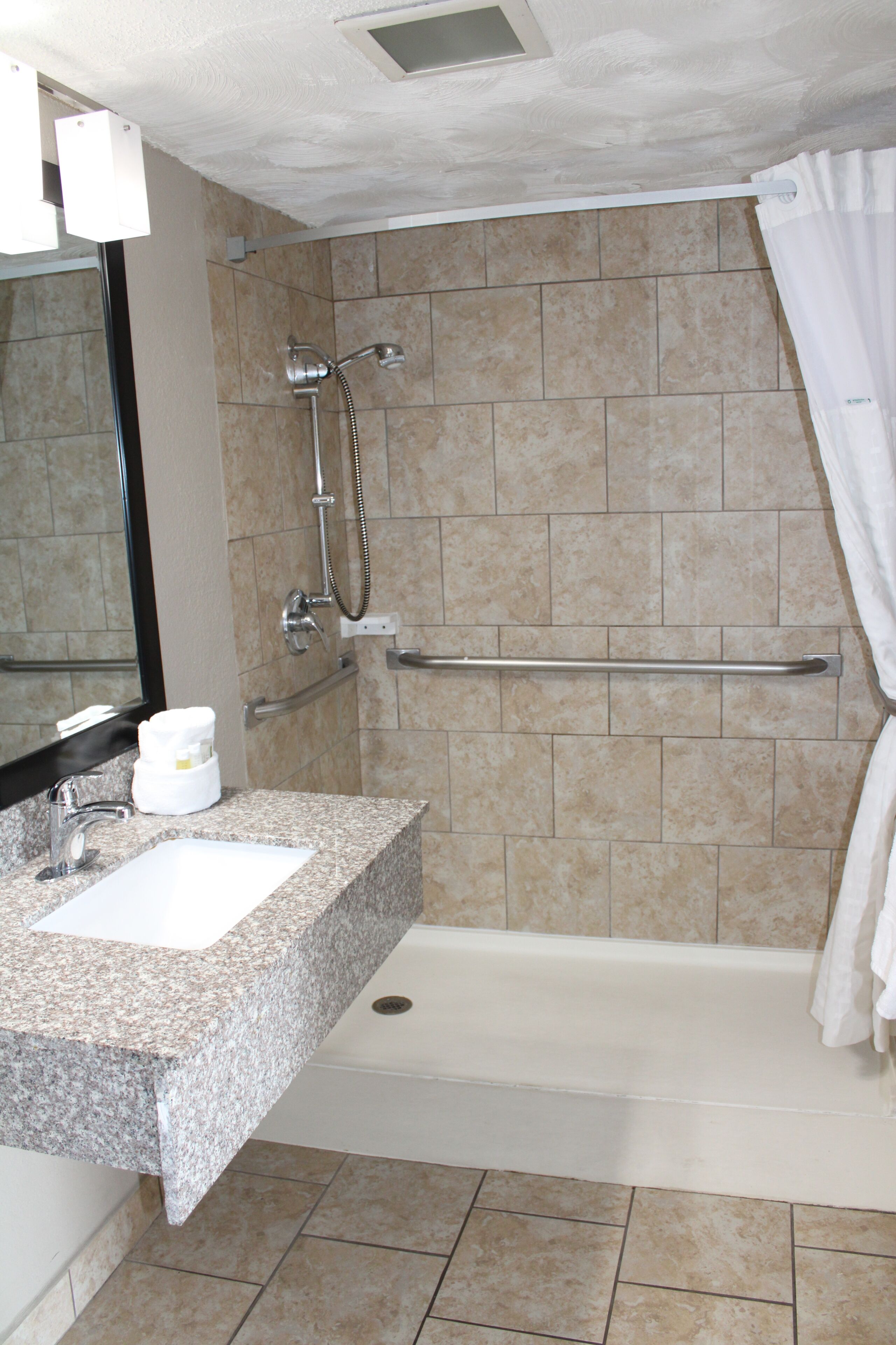 Standard Room, 1 Queen Bed, Accessible | Bathroom | Shower, free toiletries, hair dryer, towels