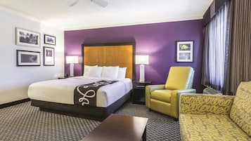 Deluxe Suite, 1 King Bed, Non Smoking | Premium bedding, desk, laptop workspace, blackout drapes