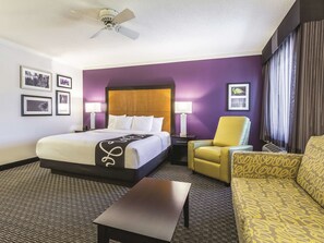 Deluxe Suite, 1 King Bed, Non Smoking - La Quinta Inn & Suites by Wyndham Cleveland - Airport North (Cleveland)