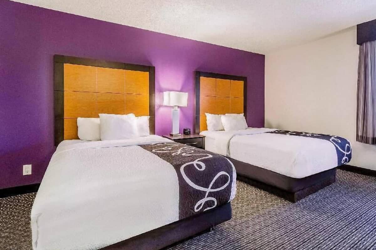 Literie de qualité, bureau, espace de travail pour ordinateurs portables