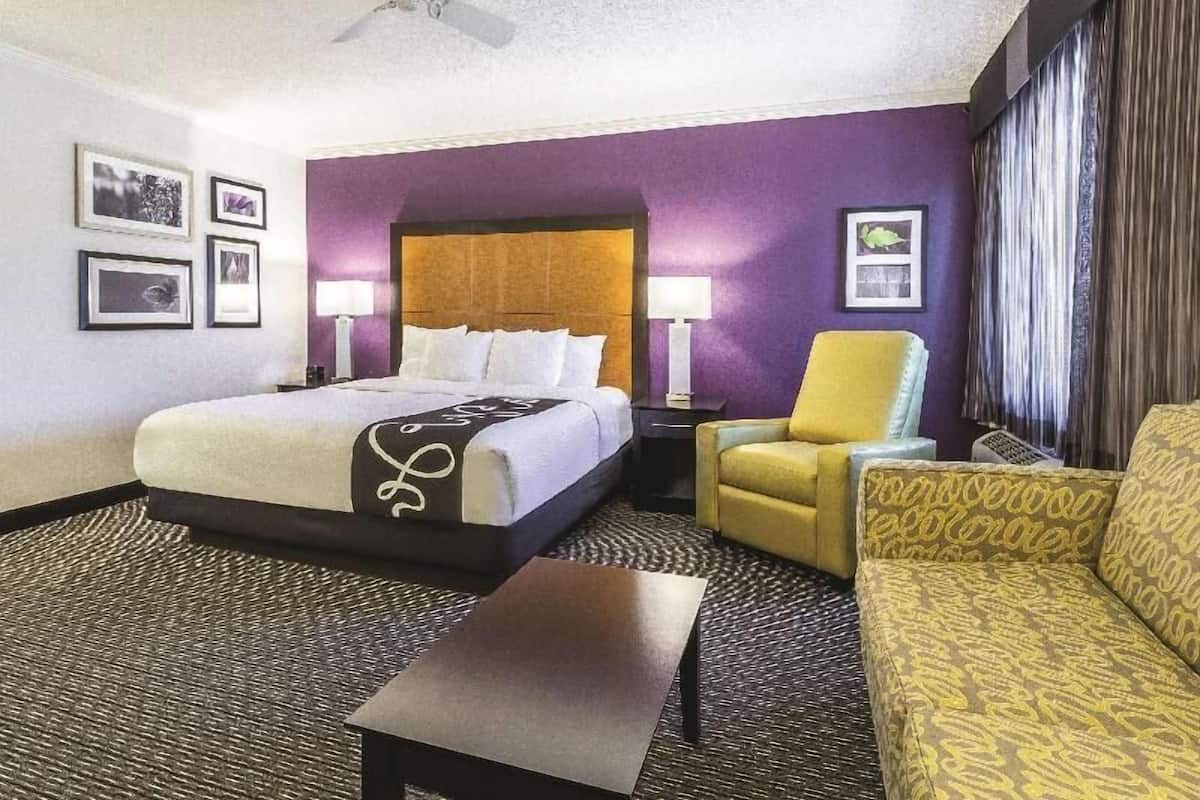 Literie de qualité, bureau, espace de travail pour ordinateurs portables