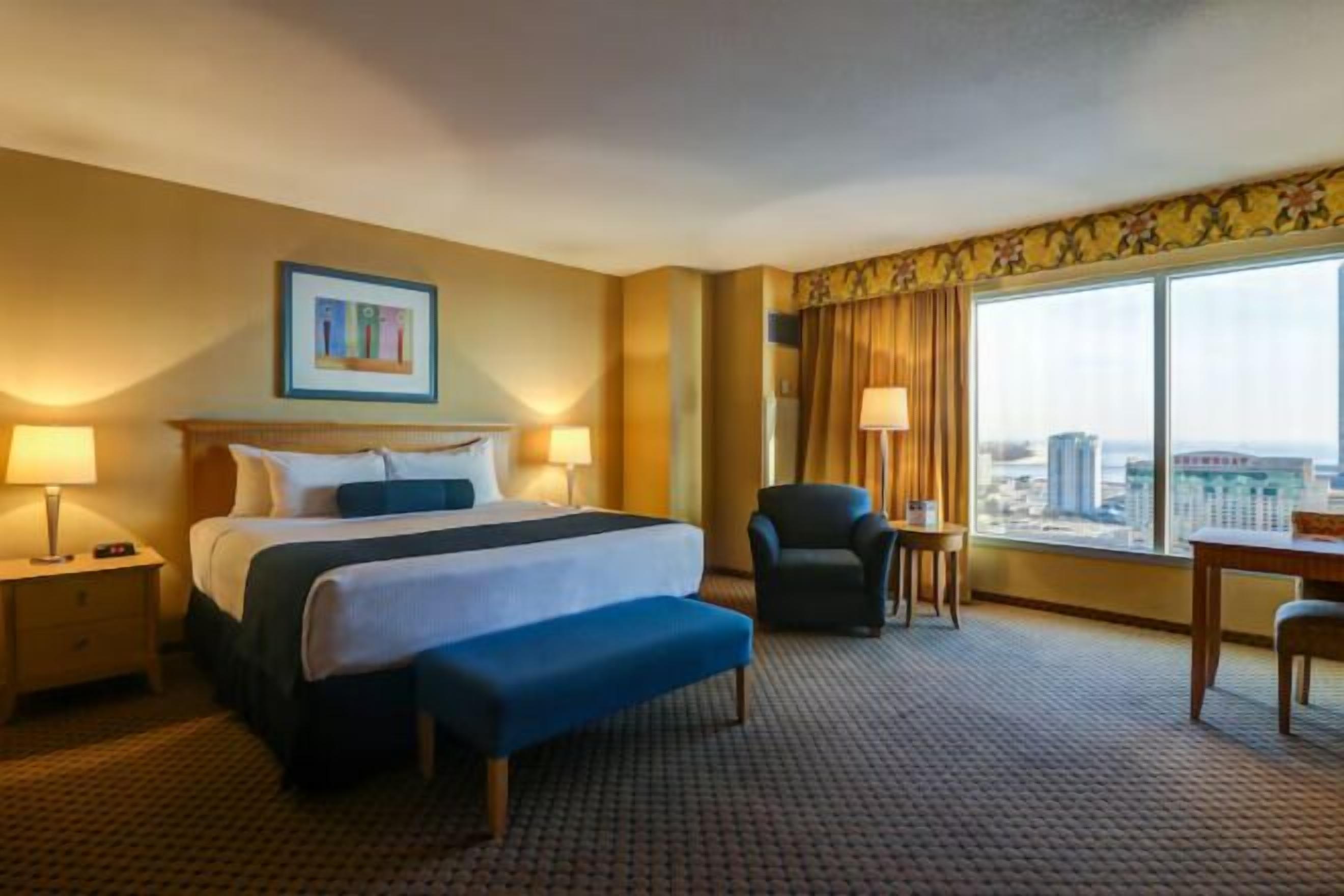 Literie hypoallergénique, coffres-forts dans les chambres, bureau