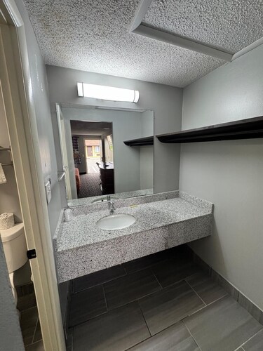 Budgetel Inn & Suites