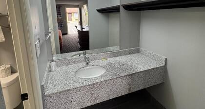 Budgetel Inn & Suites