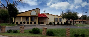 Budgetel Inn & Suites