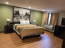 Colchones con efecto memoria, muebles diferentes y escritorio 