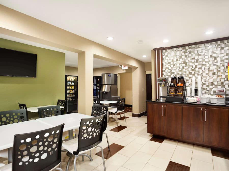 Café da manhã continental grátis todos os dias