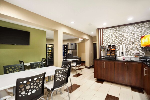 Free daily continental breakfast - Super 8 by Wyndham Joplin (Joplin)