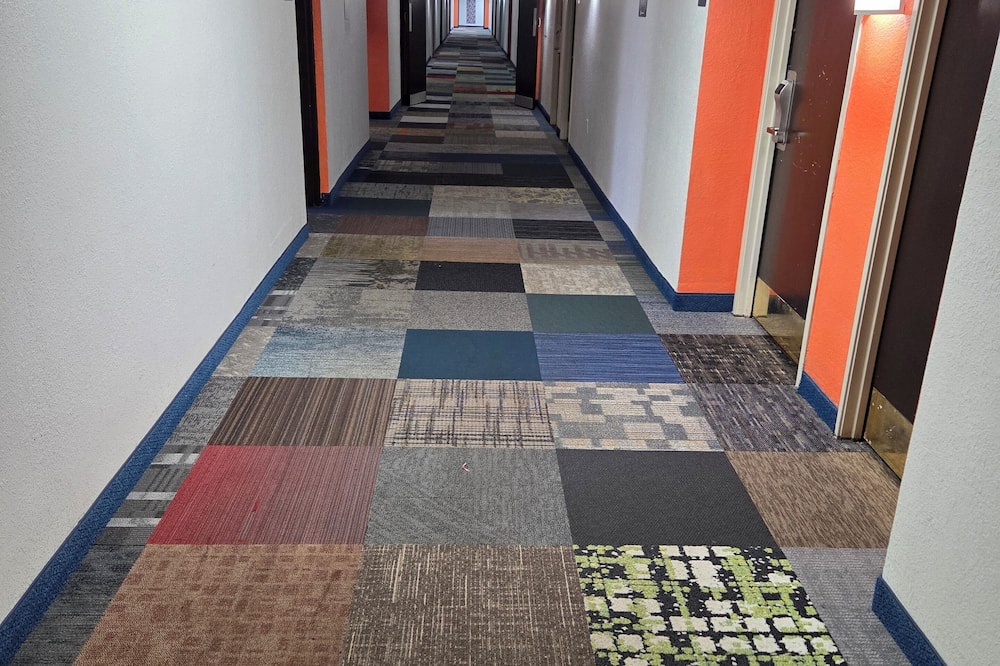 Red Carpet Inn