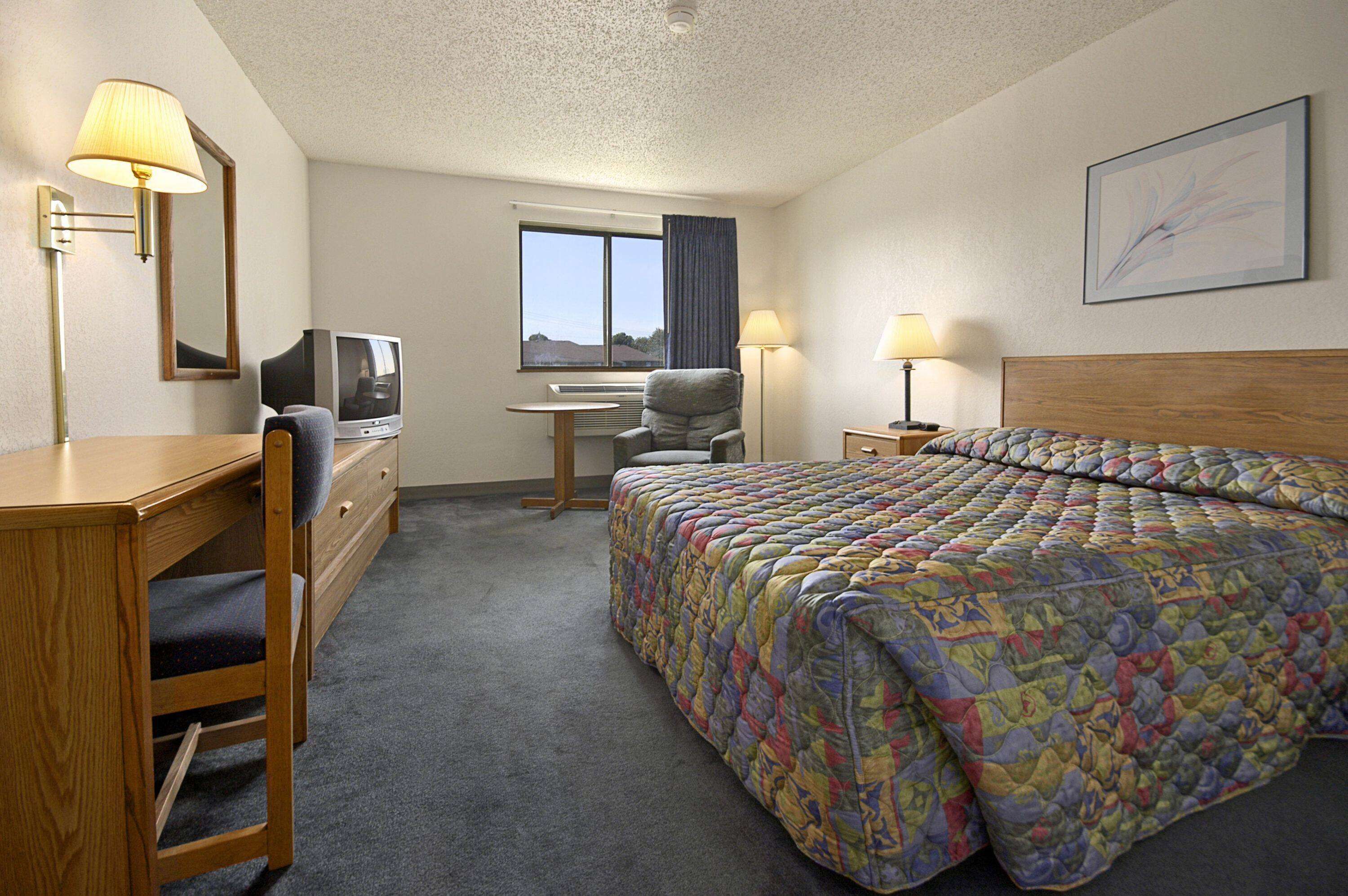 高級寢具、書桌、免費 Wi-Fi、床單