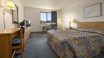 Hochwertige Bettwaren, Schreibtisch, kostenloses WLAN, Bettwäsche