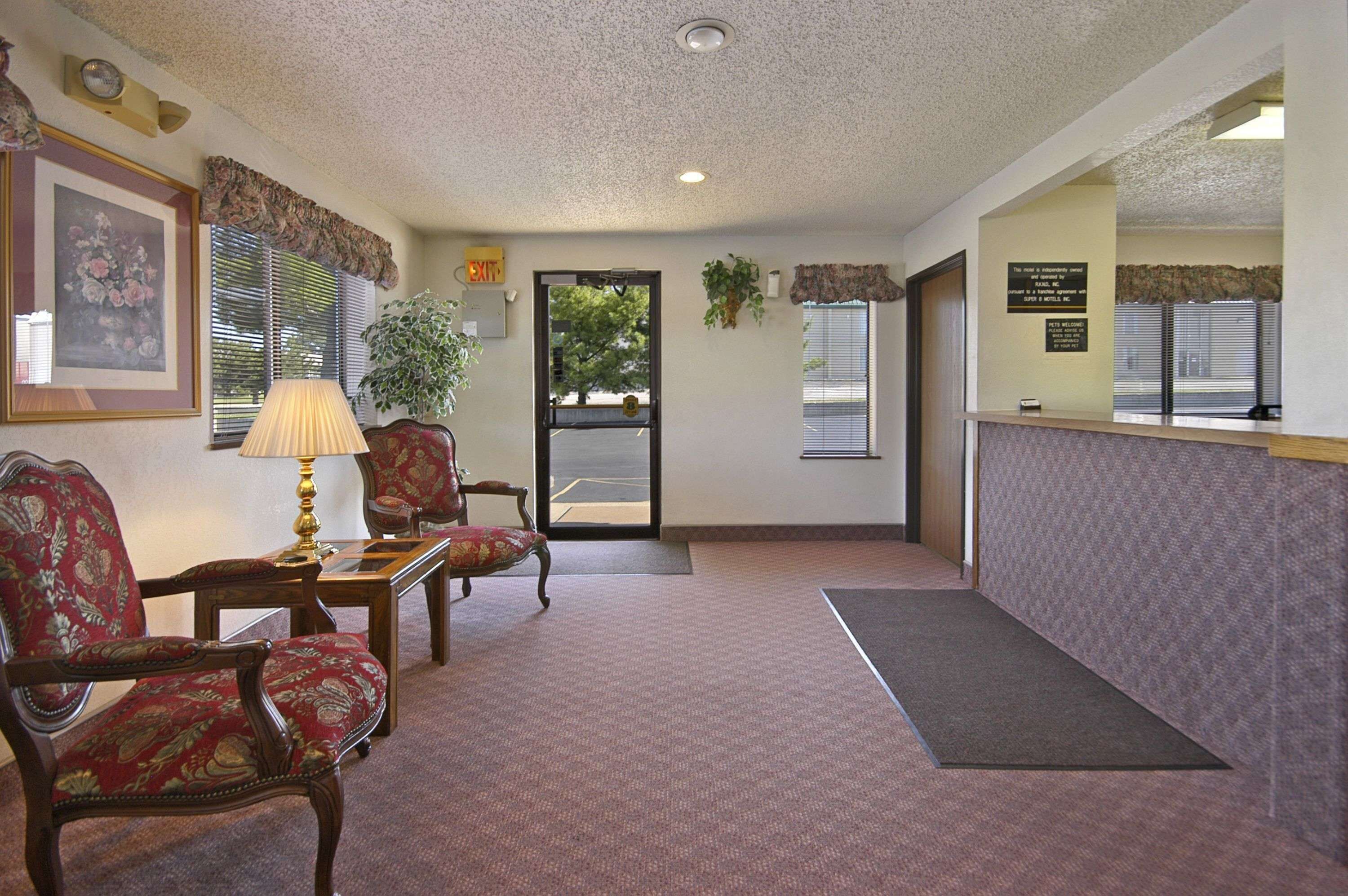 Super 8 Springfield North I-44