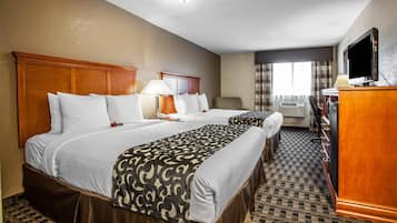 Habitación estándar, 2 camas de matrimonio, no fumadores | Caja fuerte, decoración individual, mobiliario individual y escritorio